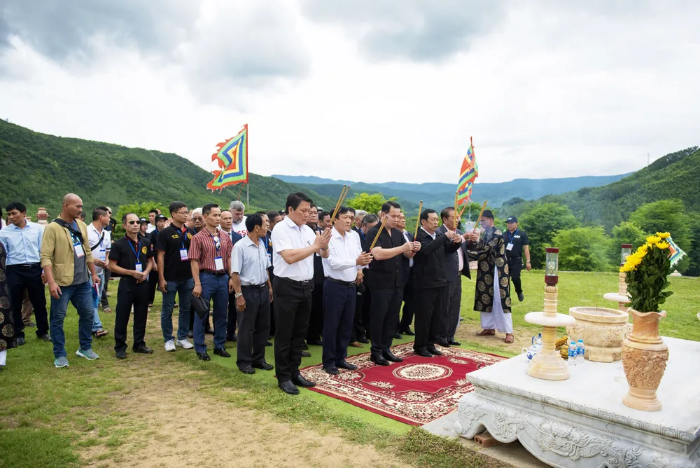 Trước đó, các đại biểu, võ sư đã đến dâng hương tại Đàn tế trời Kính Thiên của anh em nhà Tây Sơn năm xưa