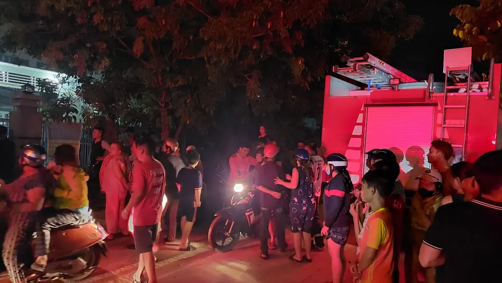 Rất đông người dân địa phương vô cùng lo ngại sau vụ nổ lớn Rất đông người dân địa phương vô cùng lo ngại sau vụ nổ lớn