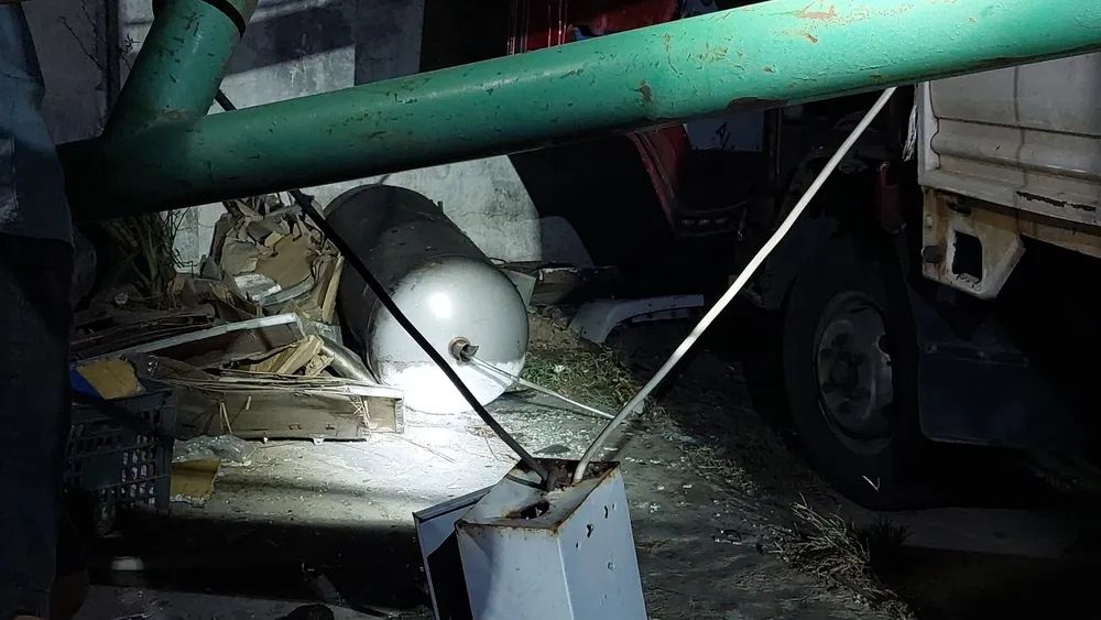 Nhiều vật dụng bị hư hại sau vụ nổ bình oxy Nhiều vật dụng bị hư hại sau vụ nổ bình oxy