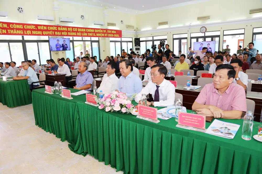 Các đại biểu tham dự chương trình Các đại biểu tham dự chương trình