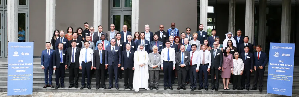 Các đại biểu quốc tế, trong nước chụp ảnh lưu niệm Các đại biểu quốc tế, trong nước chụp ảnh lưu niệm