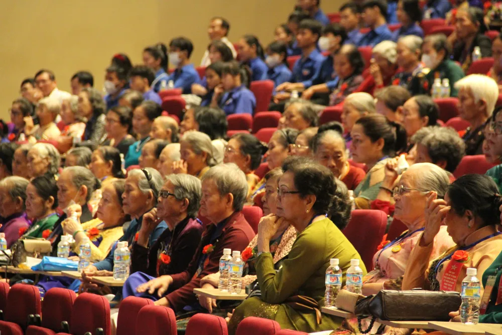 Buổi lễ có sự tham dự của 390 cựu nữ tù binh trại giam Phú Tài trên khắp cả nước