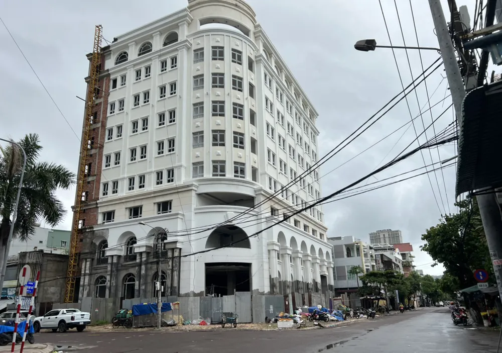 Khu khách sạn của Công ty CP Kim Triều trên đường Tăng Bạt Hổ dang dở 9 năm đã thành hình Khu khách sạn của Công ty CP Kim Triều trên đường Tăng Bạt Hổ dang dở 9 năm đã thành hình