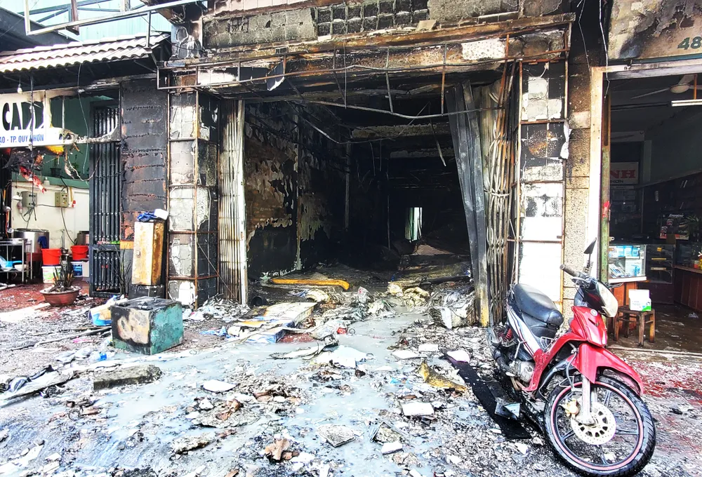 Toàn bộ tài sản trong khu nhà bị thiêu rụi Toàn bộ tài sản trong khu nhà bị thiêu rụi