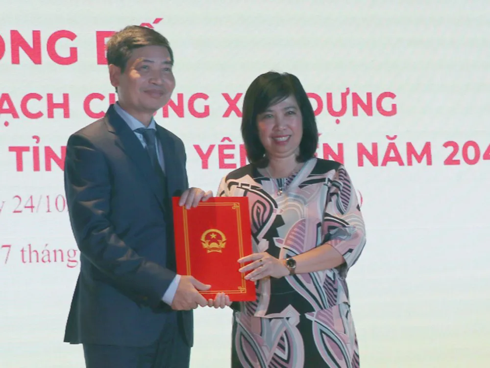 Trao quyết định của Thủ tướng Chính phủ điều chỉnh quy hoạch KKT Nam Phú Yên Trao quyết định của Thủ tướng Chính phủ điều chỉnh quy hoạch KKT Nam Phú Yên