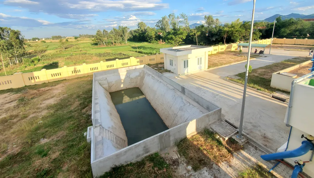 Nhà máy nước ở huyện Tây Sơn hoàn thành từ năm 2021 vốn 35 tỷ đồng, nhưng do thiếu đường ống nên vẫn chưa sử dụng được Nhà máy nước ở huyện Tây Sơn hoàn thành từ năm 2021 vốn 35 tỷ đồng, nhưng do thiếu đường ống nên vẫn chưa sử dụng được