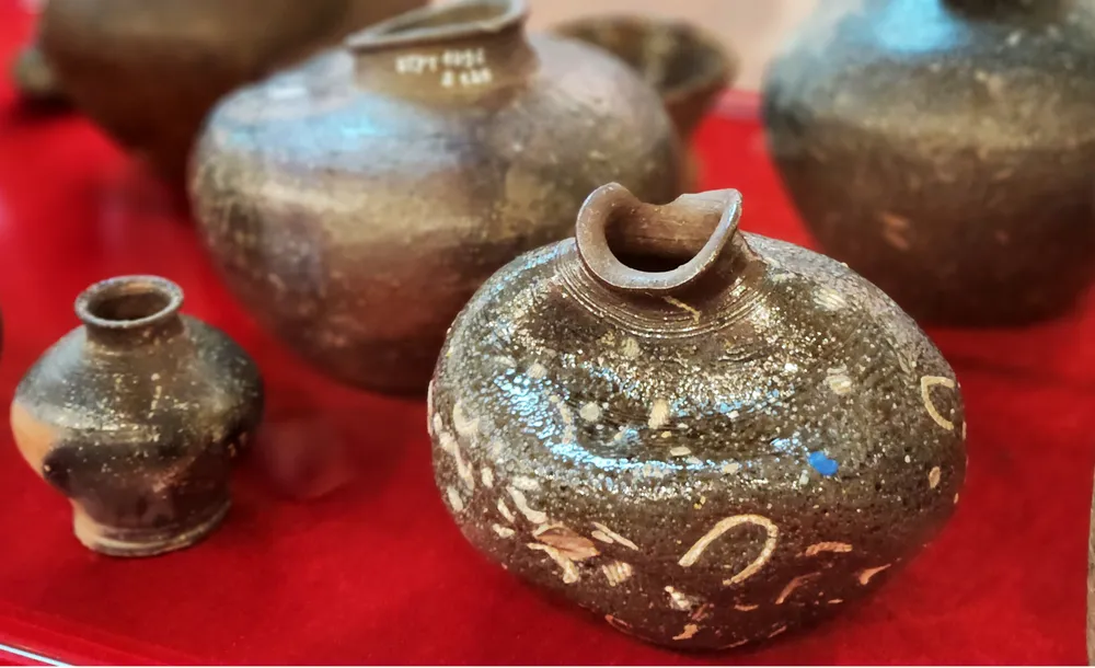 Sản phẩm gốm cổ Quảng Đức được lưu giữ lại. Ảnh: THANH HƯNG Sản phẩm gốm cổ Quảng Đức được lưu giữ lại. Ảnh: THANH HƯNG