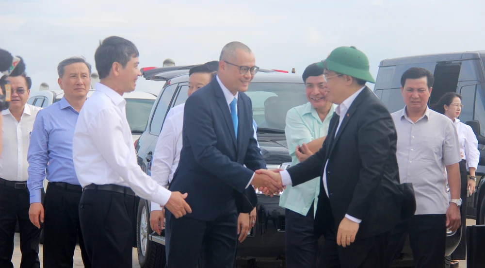 Đồng chí Vương Đình Huệ thăm hỏi lãnh đạo Tỉnh ủy, UBND tỉnh Phú Yên img-5173-108.jpg
