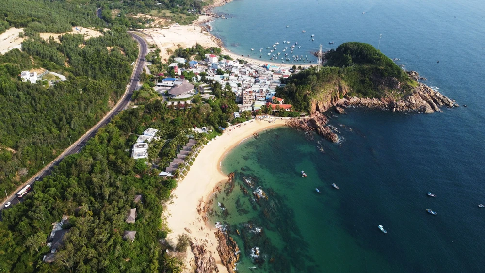 Bình Định nơi sở hữu những bờ biển đẹp, hoang sơ DJI_0972.JPG