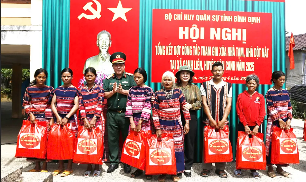 Trao thêm quà cho bà con Ba Na có nhà tạm, nhà dột nát được sửa chữa, xây dựng mới Screenshot 2025-05-18 161252.jpg