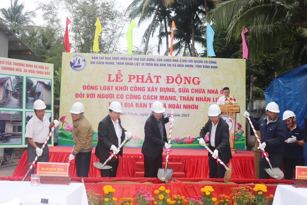 Lãnh đạo tỉnh Bình Định "động thổ" đồng loạt phát động khởi công xóa nhà tạm trong hơn 100 ngày z6300710823770-7be6e696540a27ed5511e464a0af0680-1826-7510.jpg