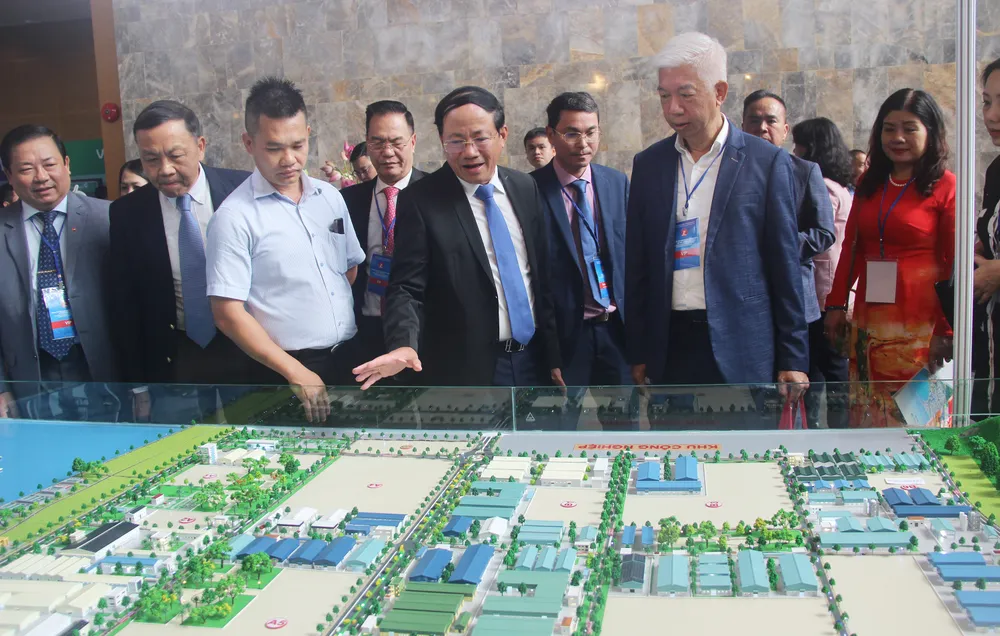 Lồng ghép những giải thể thao, lễ hội, Bình Định tổ chức các hội nghị xúc tiến đầu tư quy mô thế giới IMG_8131.JPG