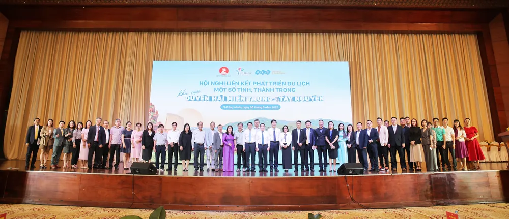 Đại diện, lãnh đạo các tỉnh Duyên hải miền Trung - Tây Nguyên đã có những cam kết, ký kết tại hội nghị IMG_1986.JPG