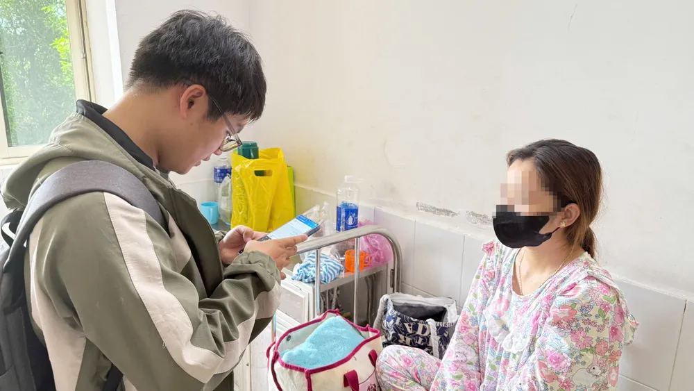 Một bệnh nhân ở BVĐK tỉnh Phú Yên phản ánh bị ngộ độc sau khi ăn ở nhà hàng P.Đ.V. III. Ảnh: XUÂN HUYÊN z6673741443018_e8142552c1198546139ae0da2f149fab.jpg