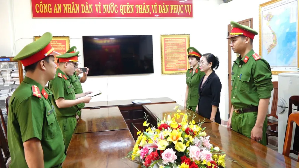 Công an tỉnh Phú Yên đọc lệnh khởi tố bà Hiệp IMG_20250609_191505.jpg