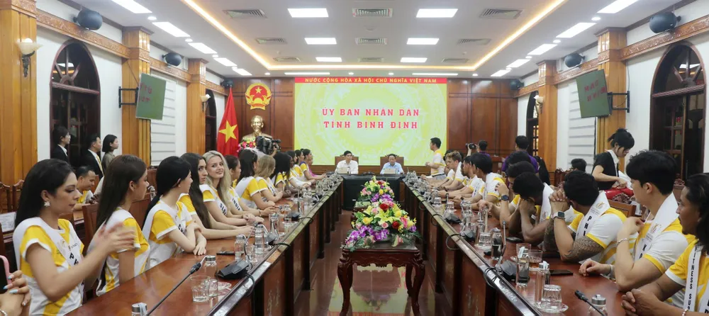 Lãnh đạo UBND tỉnh Bình Định tổ chức gặp gỡ, trò chuyện với các thí sinh cuộc thi z6691174177543_600caa43b643abb84cd26e210173cf57.jpg