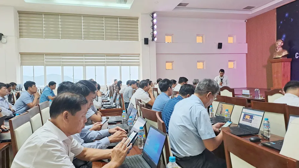 Học viên trang bị thiết bị điện tử, laptop chuẩn bị bước vào khóa học z6693941237932_c55e6cb6c7e669f333430b4fb6019c2d.jpg