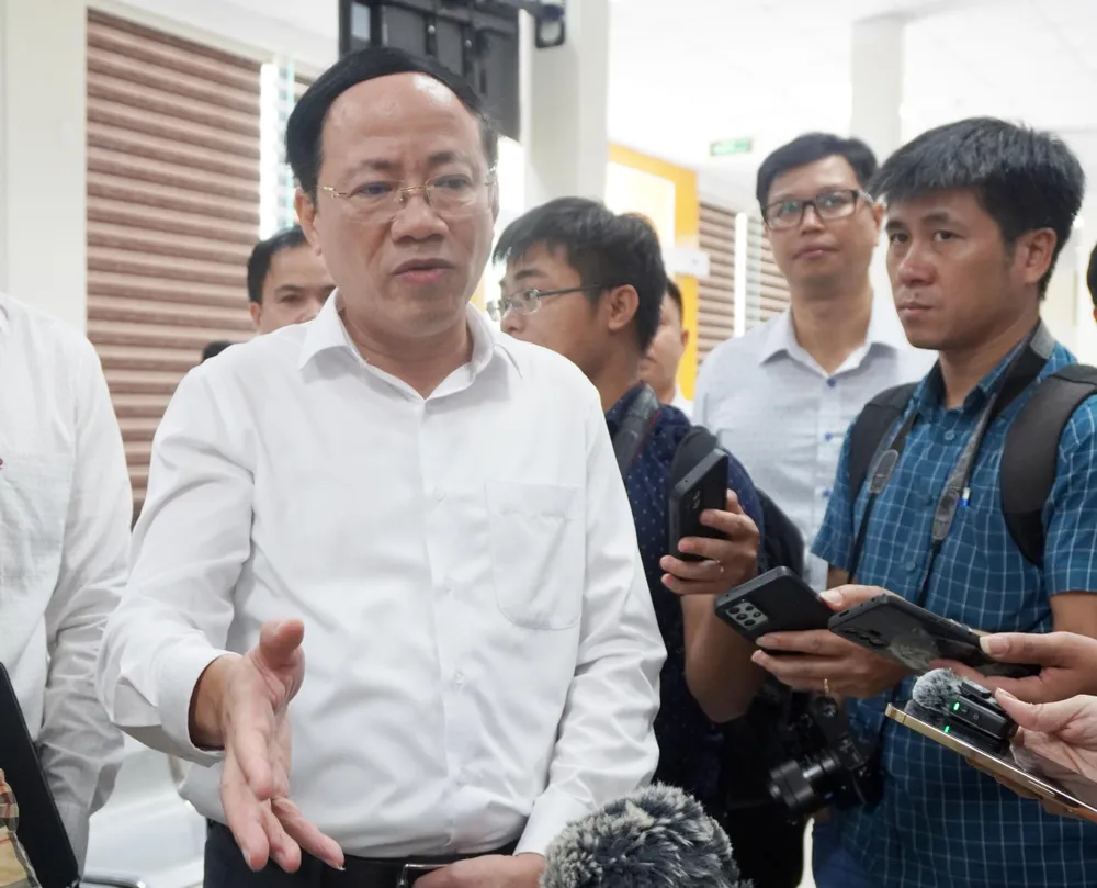 Ông Phạm Anh Tuấn, Chủ tịch UBND tỉnh Bình Định thông tin với báo chí DSC09861.JPG