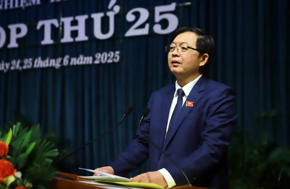 Ông Hồ Quốc Dũng, Bí thư Tỉnh ủy, Chủ tịch HĐNT tỉnh Bình Định, phát biểu tại kỳ họp IMG_5472.JPG