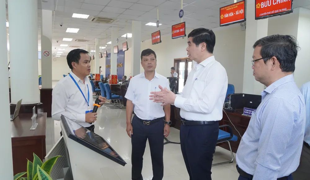 Lãnh đạo UBND tỉnh Bình Định kiểm tra, giám sát quá trình vận hành thử nghiệm DSC09976.JPG