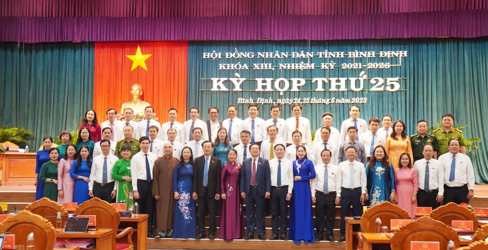 Các đại biểu, lãnh đạo tại Kỳ họp cuối cùng của HĐND tỉnh Bình Định DSC00096.JPG