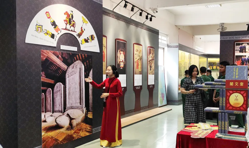 Triển lãm được trình bày rất đặc biệt, lấy cảm hứng từ di sản bài chòi z6755778087494_065babf6f95abf0e88fcc610a5cef3b1.jpg