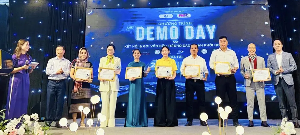 Các nhà khởi nghiệp trẻ hoàn thành xuất sắc Chương trình Demoday tại tỉnh Gia Lai. Ảnh: JESIKA VÂN 523881778_753334217092803_1270014034349301947_n.jpg