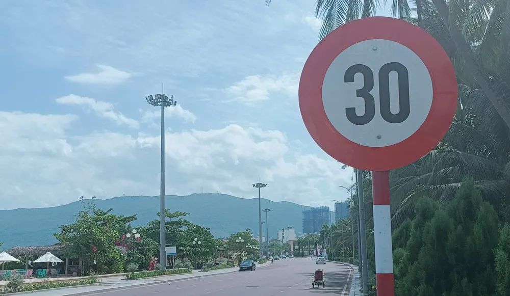 Nhiều ý kiến đề xuất nên linh hoạt, áp dụng giới hạn tốc độ từ 30-50km/giờ ở tuyến đường Xuân Diệu z6862065203395_cf7a9346389d7b61761c15a5709a1648.jpg