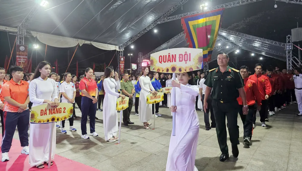 Các đoàn võ thuật cổ truyền ra mắt tại lễ khai mạc z6873599251112_0e8cf0783820a0dbda104dae5cdc5a17.jpg