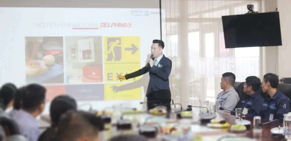Các chuyên gia đang trình bày mô hình, kỹ năng sơ cấp cứu y tế du lịch IMG_5776.JPG