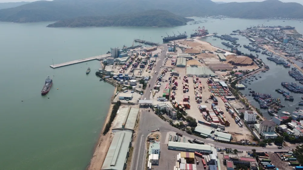 Cảng Quy Nhơn có vị thế chiến lược quan trọng của tỉnh Gia Lai sau sáp nhập DJI_0267.JPG