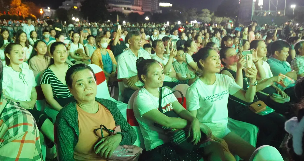 Lễ khai mạc thu hút đông đảo người dân, du khách trong và ngoài tỉnh Gia Lai DSC03241.JPG