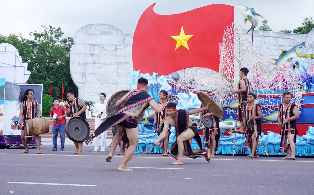 ក្រុមសិល្បៈទីក្រុងភ្នំ Pleiku បង្កើតឡើងវិញនូវឈុតឆាកប្រយុទ្ធរបស់អ្នកចម្បាំង Jrai a8.jpg