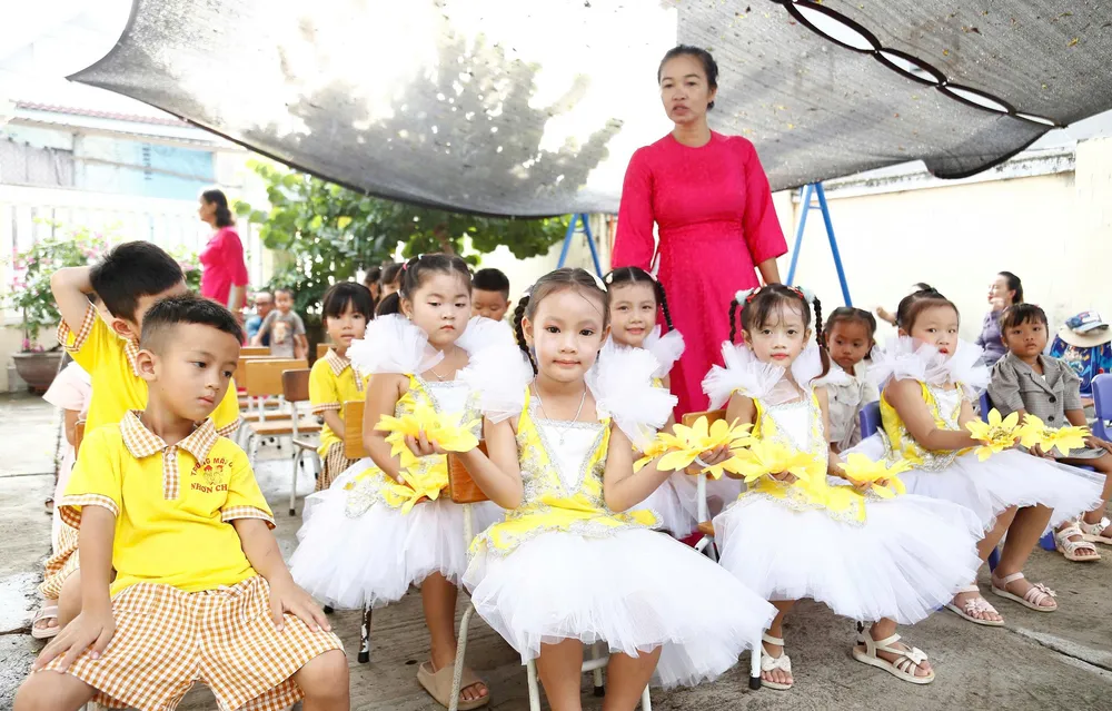 Các "mầm non" ở xã đảo Nhơn Châu rạng rỡ trong lễ khai giảng năm học mới NC5.jpg