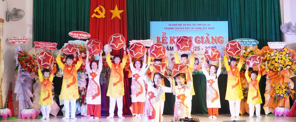 Đặc sắc những tiết mục văn nghệ tại Trường chuyên biệt Hy vọng Quy Nhơn z6978853141344_ab7dd90b6557362943a774db436b37b0.jpg