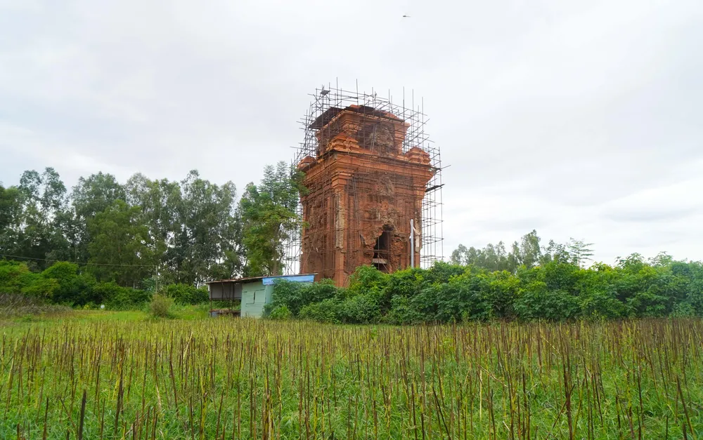 国家の建築芸術遺跡であるトゥーティエンも、現在タイソンコミューン(ジャライ省)にあるトゥーティエン村の人々の荒れた畑の中に隠れています。 DSC03835.jpg