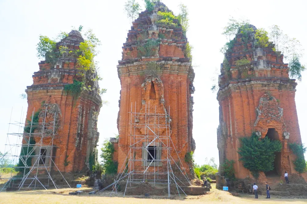 国家特別建築芸術遺跡であるドゥオンロン塔の3つの塔が、まもなく修復され、装飾される。 z6884093030070_ac196c49f51b7cff7c408233054fb7c1.jpg