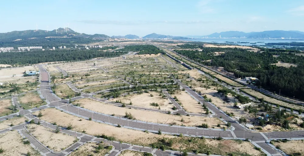Sau nhiều năm triển khai, giao dịch các sản phẩm bất động sản đến nay các phân khu Nhơn Hội New City vẫn là triển cát hoang vu z7000035729297_35f41c5b88e7c0335813cc14fe619112.jpg
