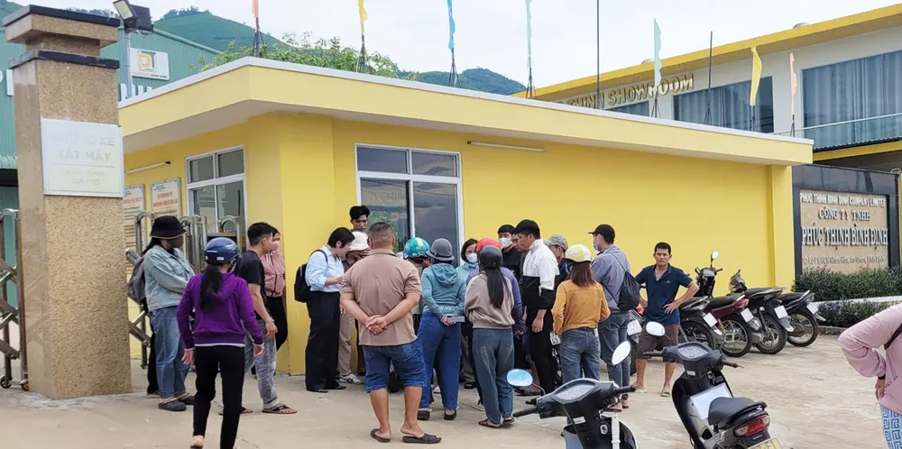 Các công nhân tìm gặp lãnh đạo, đại diện công ty để đòi quyền lợi nhưng không được giải quyết z7007541537726_bb0768e8bf5be0b56e03d8ab2a9b24c8.jpg