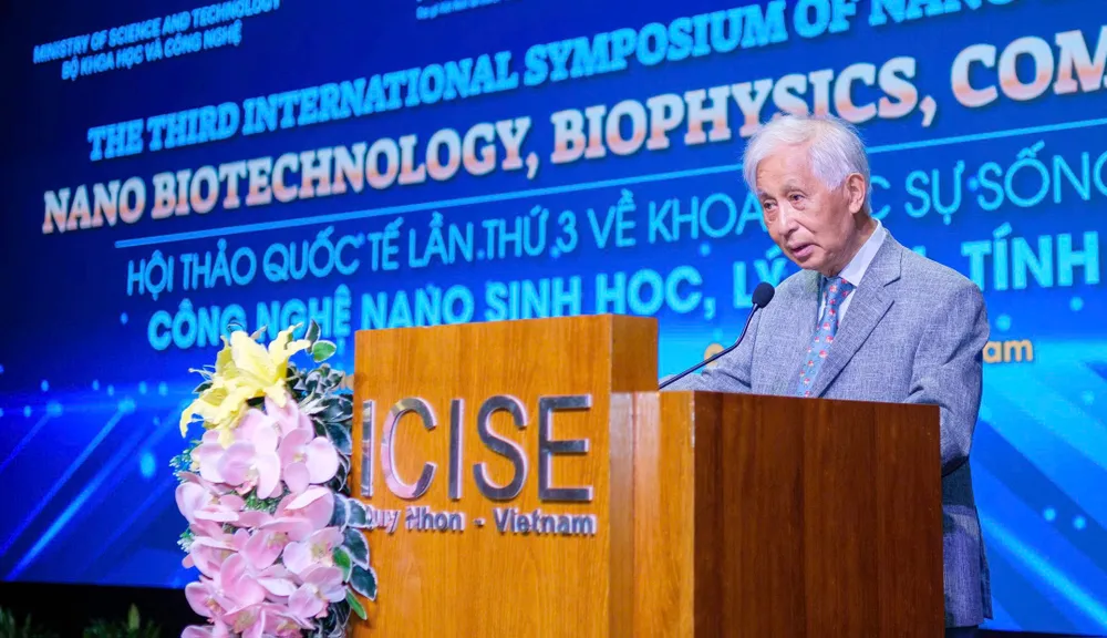 GS. Trần Thanh Vân, Chủ tịch Hội Khoa học Gặp gỡ Việt Nam phát biểu tại sự kiện. Ảnh: TRUNG NHÂN z7020734075798_4390f60b631acaecc990e37bc4035c42.jpg