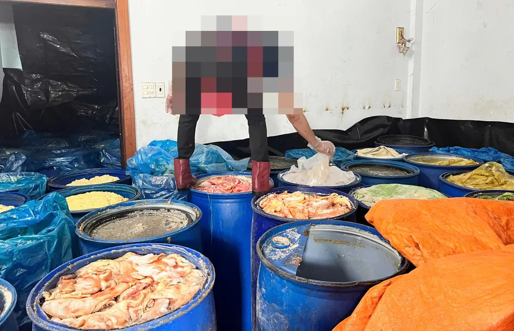 Chủ cơ sở không cung cấp được các giấy tờ, nguồn gốc xuất xứ các sản phẩm thịt heo z7024333374992_7ed1340a233f38b0d5cd7f655753673d.jpg