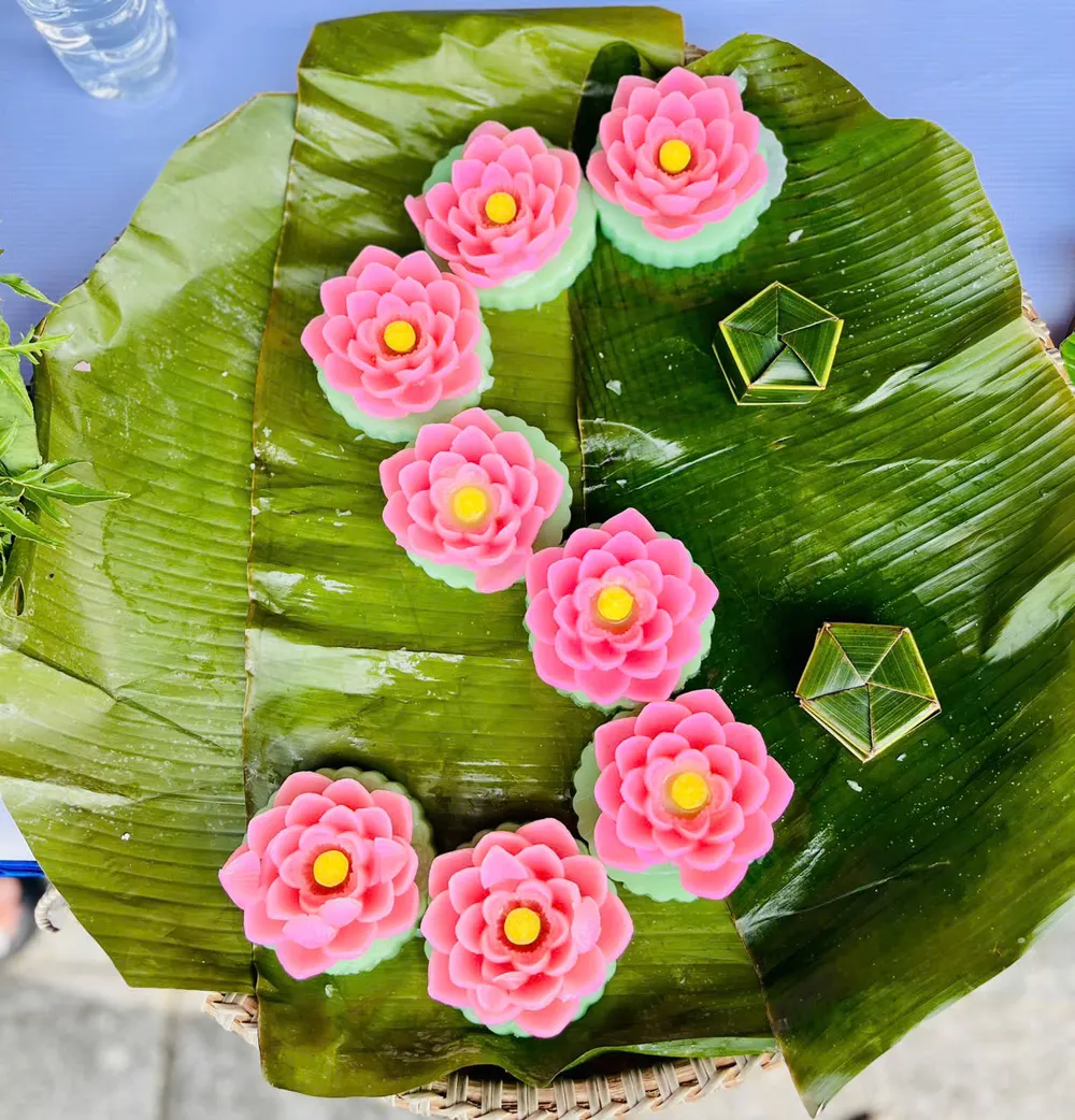Những chiếc bánh được bài trí theo cảm hứng bản đồ chữ S - Việt Nam z7027328495770_2034eaaf783fe42e58fb10b323727ab2.jpg
