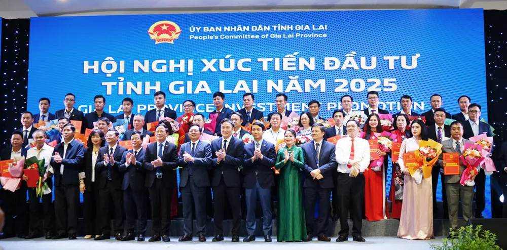 Hội nghị Xúc tiến đầu tư Gia Lai 2025 ghi nhận nguồn vốn đăng ký đầu tư, ghi nhớ đầu tư trên 4,6 tỷ USD z6956652112459_44c4527cc54930784fbe68fc7e7ab8fe.jpg