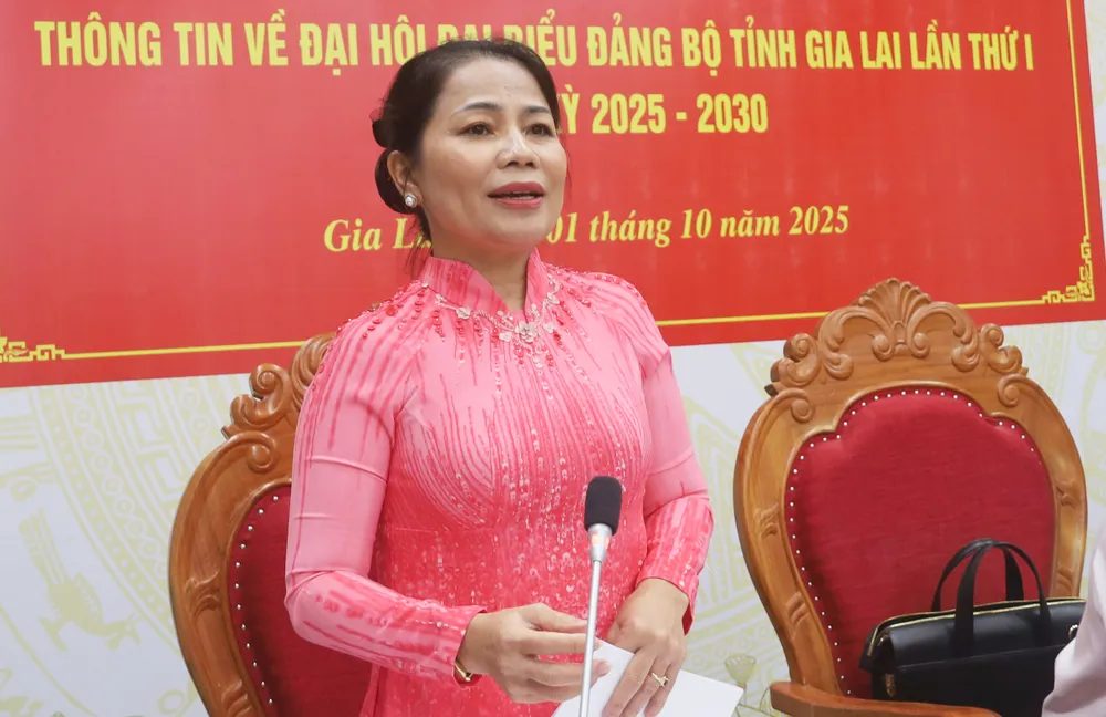 Trưởng Ban Tuyên giáo và Dân vận Tỉnh Gia Lai Nguyễn Thị Phong Vũ phát biểu tại họp báo IMG_6155.JPG