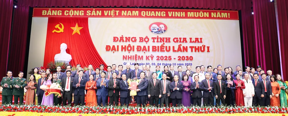 Lãnh đạo Trung ương trao quyết định Bộ Chính trị cho lãnh đạo Tỉnh ủy Gia Lai nhiệm kỳ mới 3A5A1926.jpg