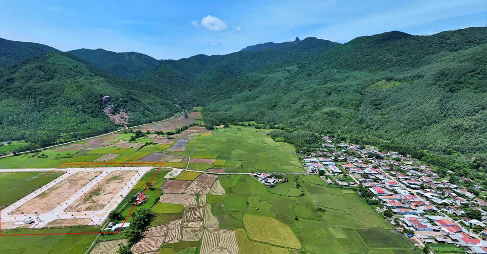 Khu tái định cư vùng sạt lở núi Cấm đã đầu tư xong, nhưng đang "phơi nắng, phơi sương" Nui Cam 3.jpg