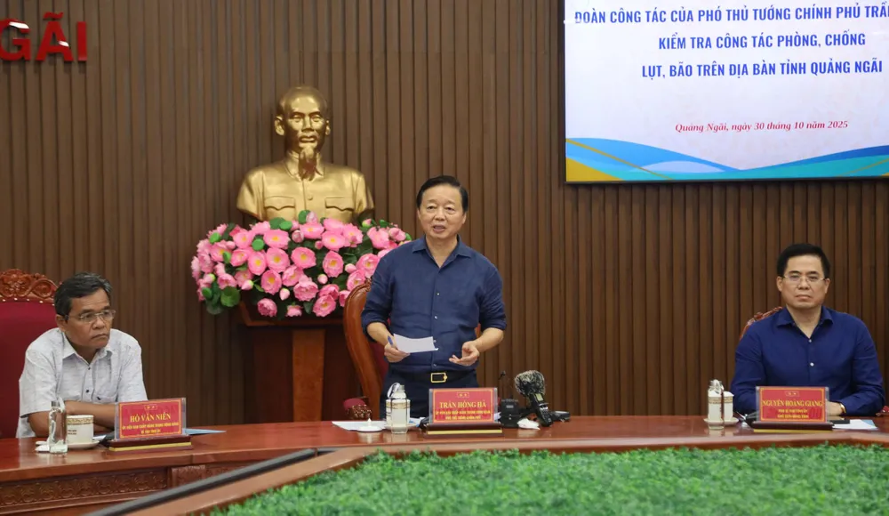 Phó Thủ tướng Trần Hồng Hà chỉ đạo tại cuộc làm việc với tỉnh Quảng Ngãi z7172456013489_4daaf3306c5dc7eeb492866b74b0ffb1.jpg