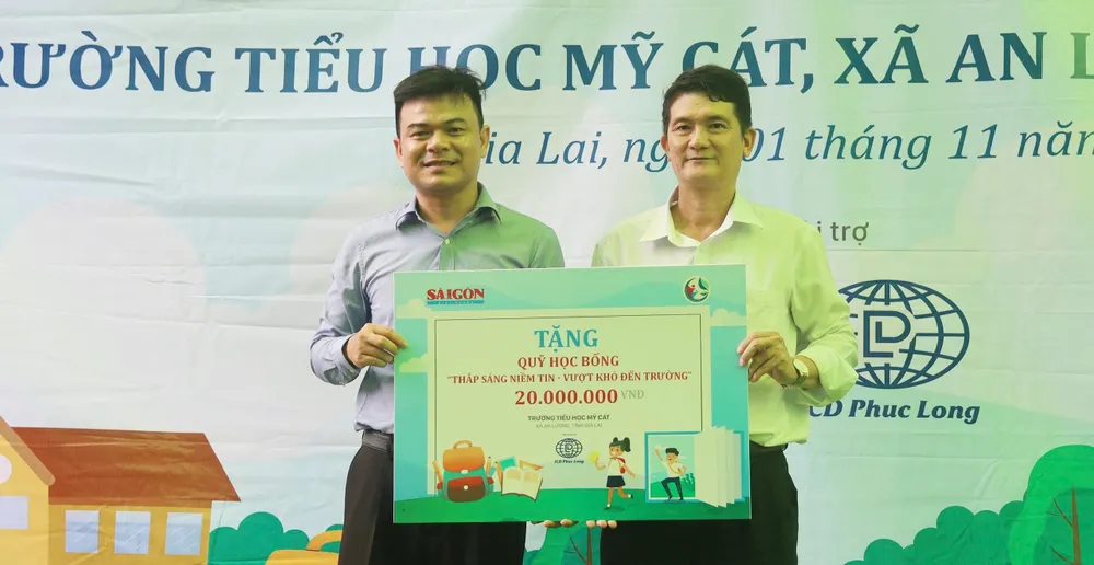 Đơn vị tài trợ trao Quỹ học bổng tại chương trình z7178142968423_646df82bdd1ab524a74de676415354b9.jpg