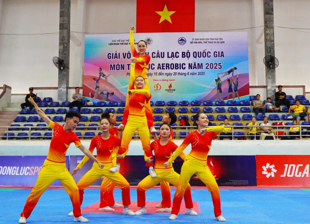 Chủ nhà Phú Yên mở màn với tiết mục biểu diễn Aerobic Dance lứa tuổi trên 18 a4.jpg