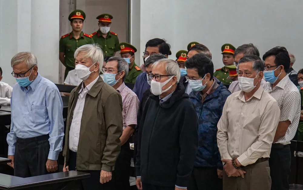 Các bị cáo nghe tuyên án sáng 6-1